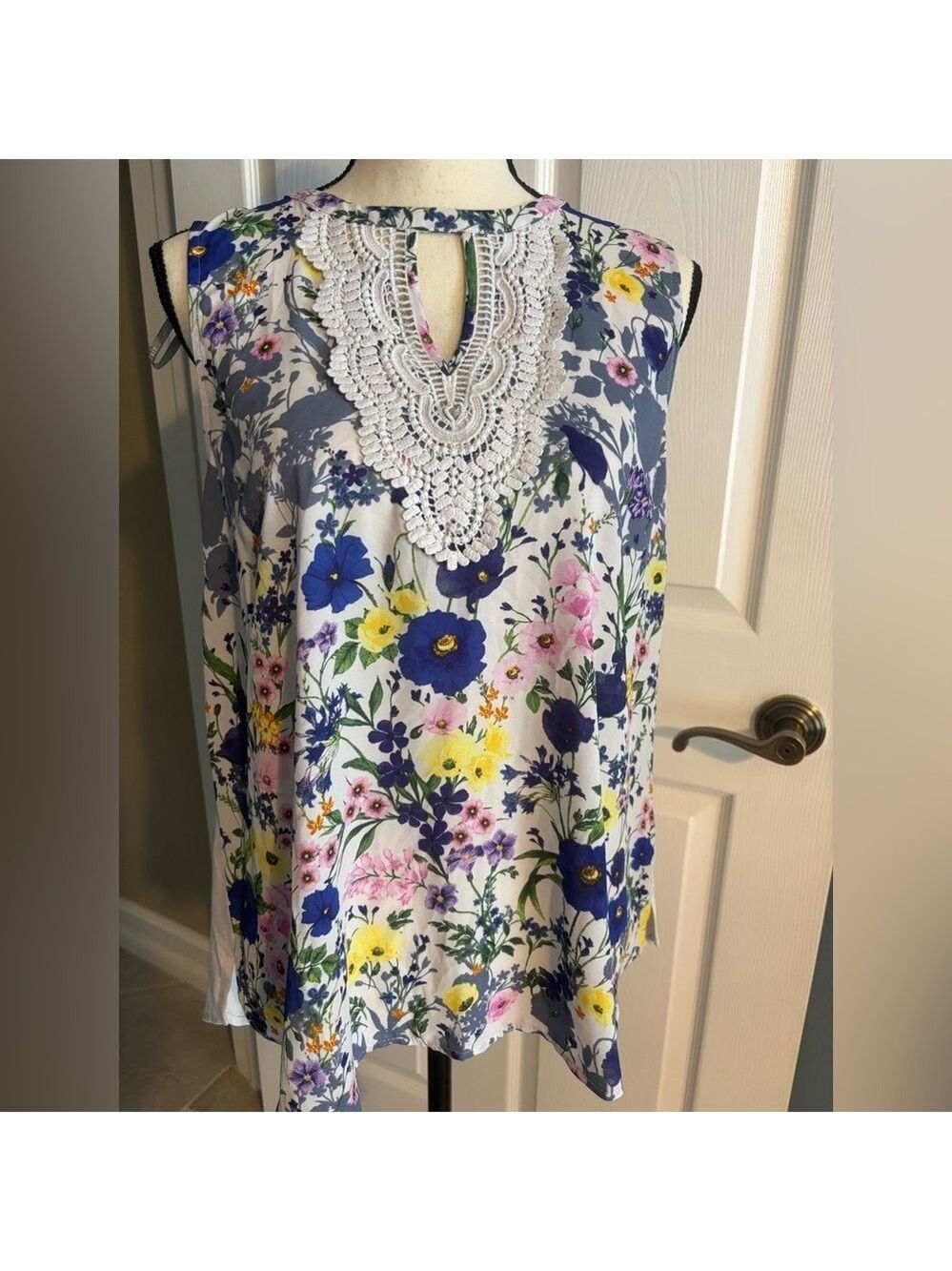 Daniel Rainn Blue Pink Yellow Floral Sleeveless Top with Crochet Detail Sz L NWT